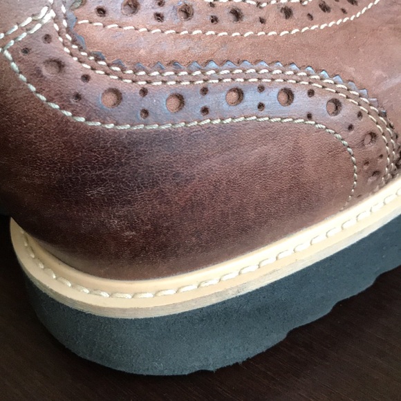 COLE HAAN TAN WINGTIP OXFORDS WITH BLUE FOOTBED - Picture 4 of 8